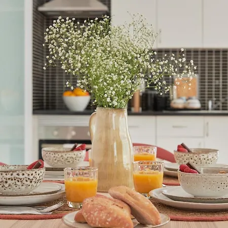 Sunset Balcony Apartment, By Timecooler شقة *